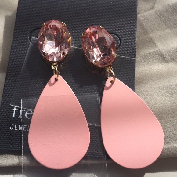 New Free Press earrings - 2 pairs - Picture 6 of 8